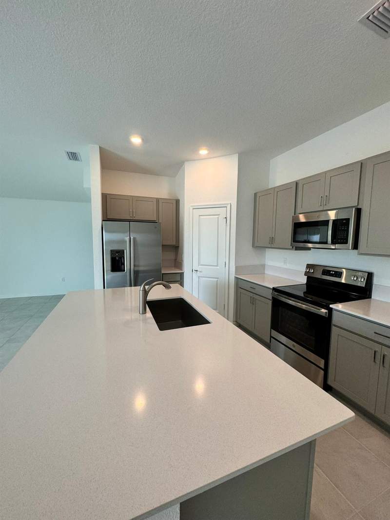 3 bedroom Single Family Residence at 785 Worlington Lane, Bent Creek Tr B-2, Fort Pierce — photo 3