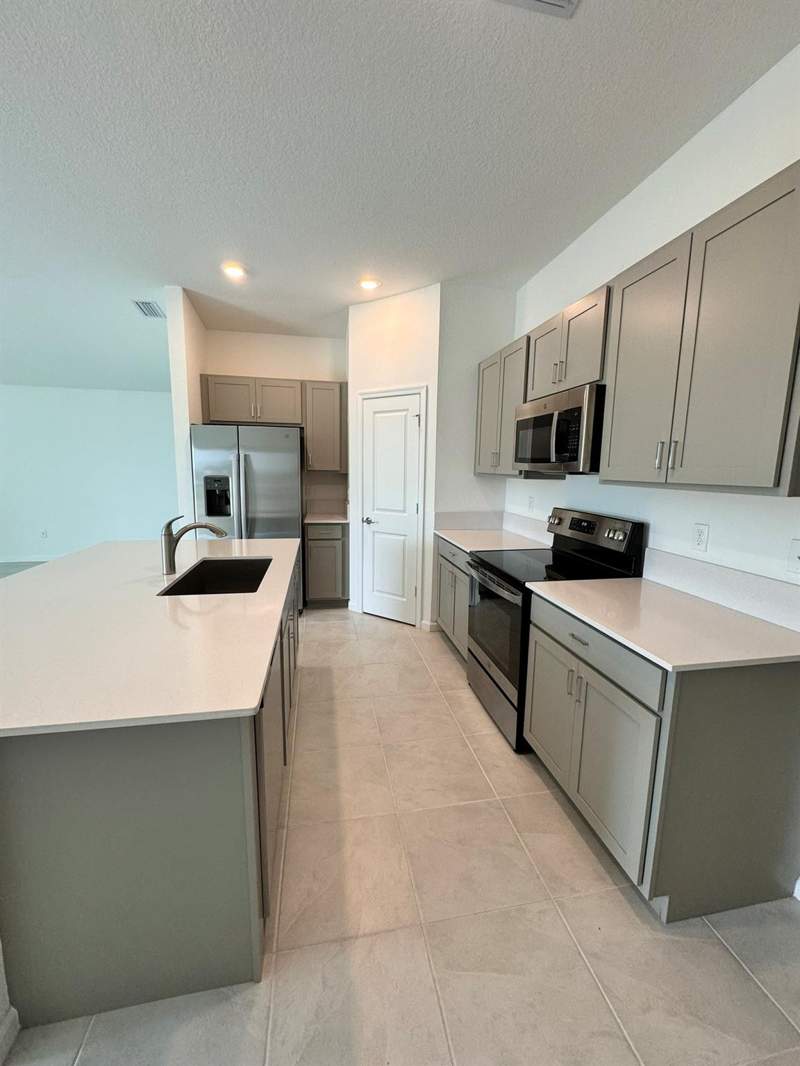 3 bedroom Single Family Residence at 785 Worlington Lane, Bent Creek Tr B-2, Fort Pierce — photo 4
