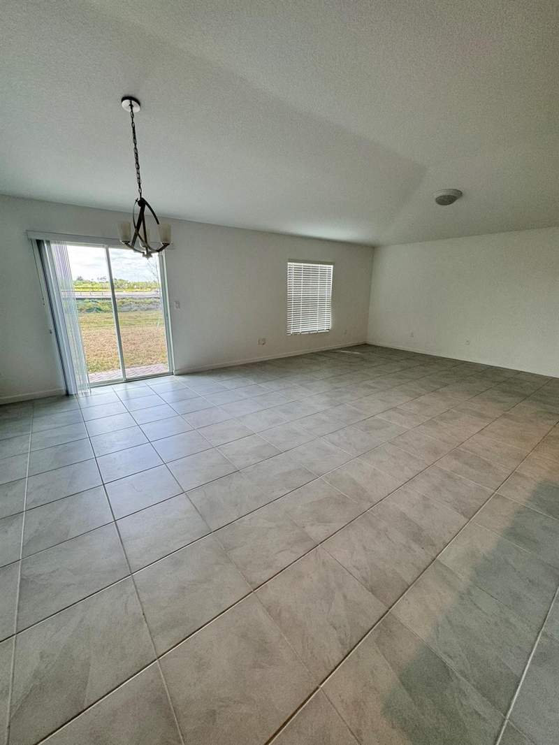 3 bedroom Single Family Residence at 785 Worlington Lane, Bent Creek Tr B-2, Fort Pierce — photo 5