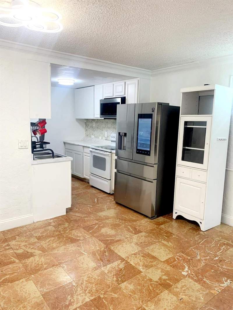 2 bedroom Condominium at 10234 Twin Lakes Drive #16-d, Lakewood Village of Coral, Coral Springs — photo 4
