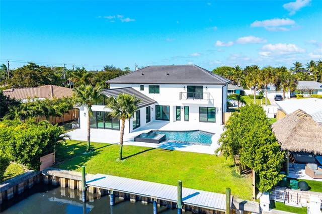 8 Leeward Circle