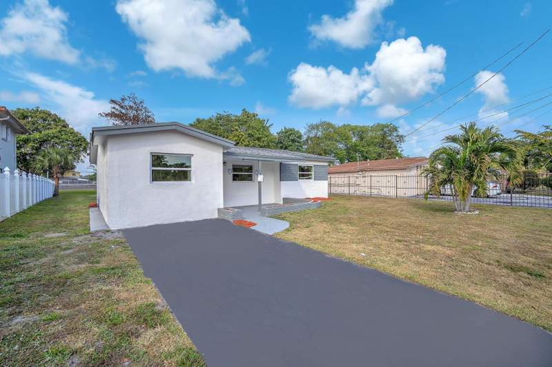 5 bedroom Single Family Residence at 3531 NW 9th Court, Plaza Estates 3rd Sec 48-, Lauderhill — photo 2