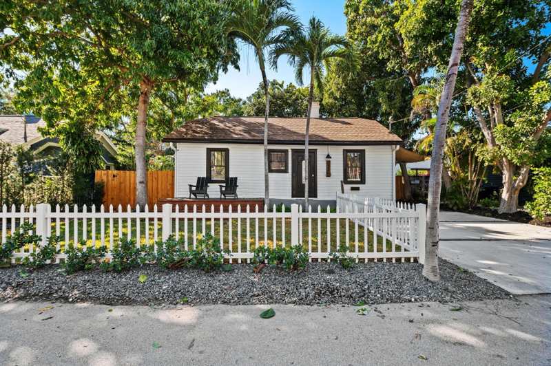 2 bedroom Single Family Residence at 713 NE 17th Road, Victoria Park, Fort Lauderdale — photo 1