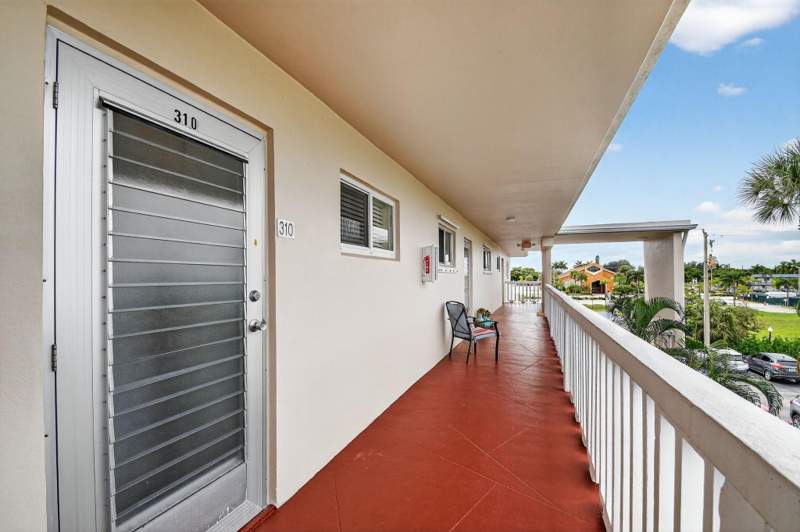 2 bedroom Condominium at 2856 Garden Drive #310, Lake Clarke Gardens, Lake Worth — photo 4