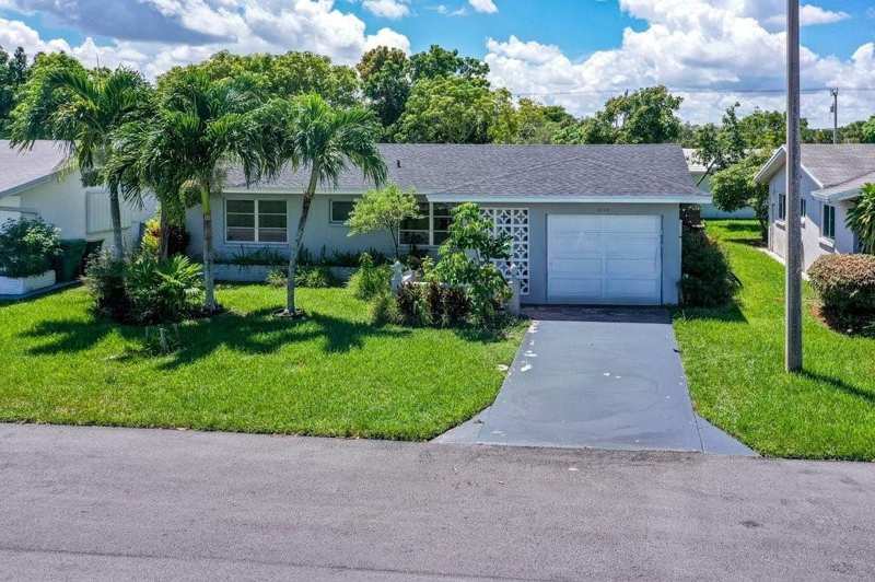 2 bedroom Single Family Residence at 6708 NW 57th Drive, Mainlands Of Tamarac Lake, Tamarac — photo 1
