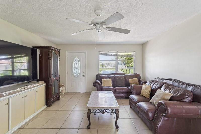 2 bedroom Single Family Residence at 6708 NW 57th Drive, Mainlands Of Tamarac Lake, Tamarac — photo 2