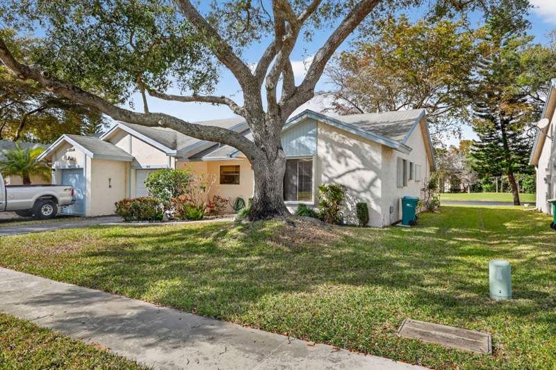 2 bedroom Villa at 7917 NW 62nd Court, Waterside/Edgewater, Tamarac — photo 2