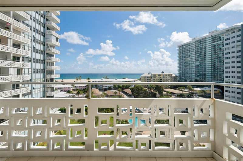 1 bedroom Stock Cooperative at 1900 S Ocean Drive #810, Breakwater Towers, Fort Lauderdale — photo 1