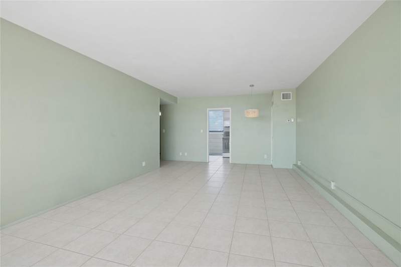 1 bedroom Stock Cooperative at 1900 S Ocean Drive #810, Breakwater Towers, Fort Lauderdale — photo 5