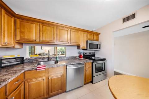 5250 Las Verdes Circle #317, Delray Beach FL - photo 6 of 24