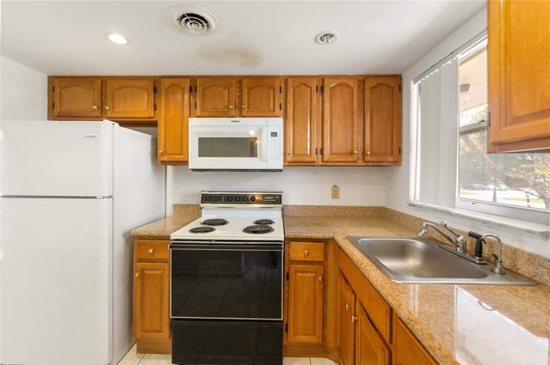 2 bedroom Condominium at 8081 N Sunrise Lakes Drive #203, Sunrise Lakes, Sunrise — photo 4
