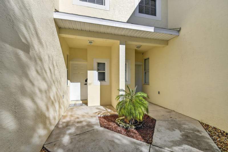 3 bedroom Townhouse at 224 Foxtail Drive #D, Charter Club Of Palmbeach, Greenacres — photo 2
