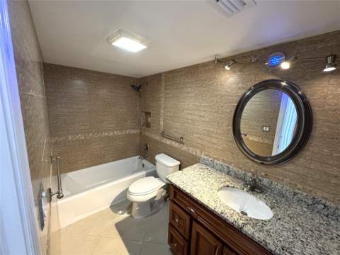 4800 Bayview Drive #406, Fort Lauderdale FL - photo 7 of 26