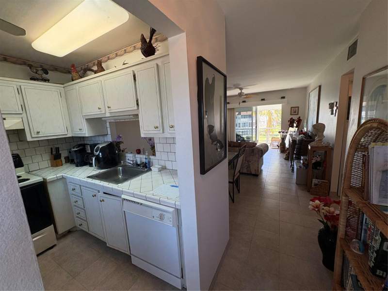 2 bedroom Condominium at 3506 NW 49th Avenue #604, Hawaiian Garden, Lauderdale Lakes — photo 3