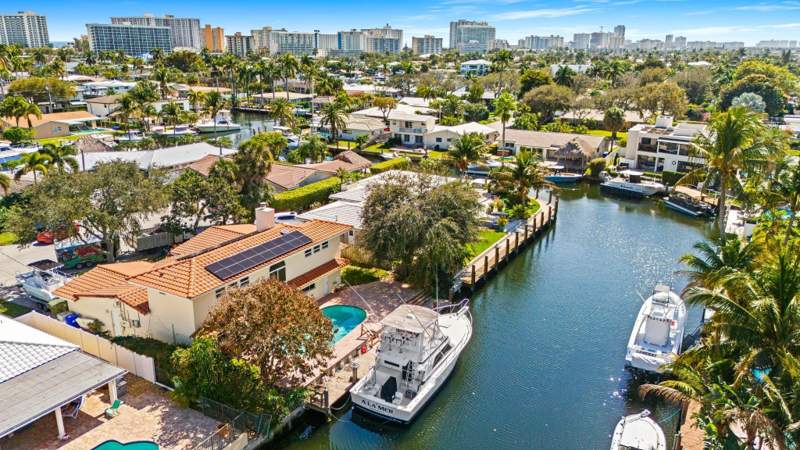 5 bedroom Single Family Residence at 1031 NE 27th Avenue, Harbor Village Sec I 46-8, Pompano Beach — photo 2