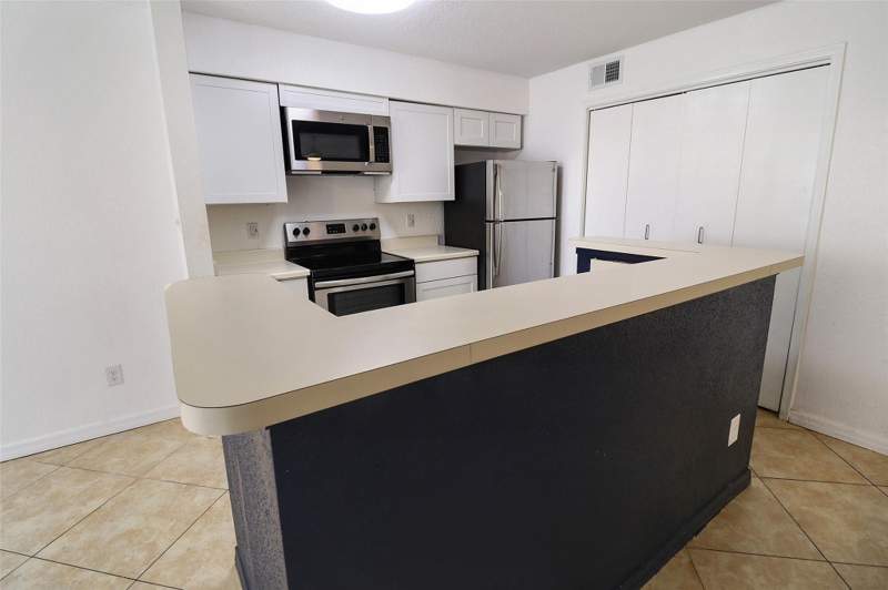 1 bedroom Condominium at 777 Riverside Drive #1516, Savannah At Riverside, Coral Springs — photo 2