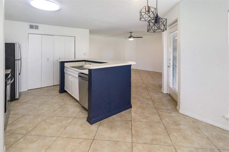 1 bedroom Condominium at 777 Riverside Drive #1516, Savannah At Riverside, Coral Springs — photo 4