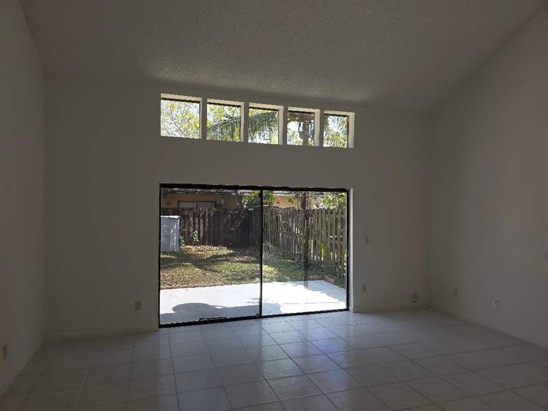 2 bedroom Townhouse at 7474 NW 34th Street #7474, Inverrary 32, Lauderhill — photo 5
