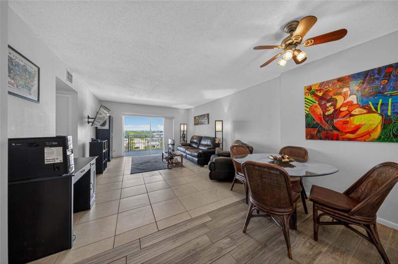 1 bedroom Condominium at 4400 Hillcrest Drive #704, Hillcrest No.21, Hollywood — photo 5