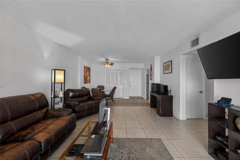 4400 Hillcrest Drive #704, Hollywood FL - photo 11 of 23