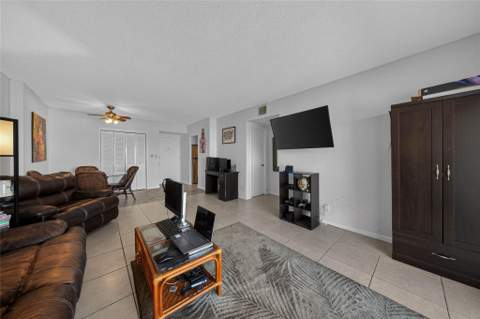 4400 Hillcrest Drive #704, Hollywood FL - photo 12 of 23