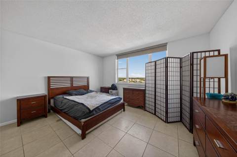 4400 Hillcrest Drive #704, Hollywood FL - photo 13 of 23