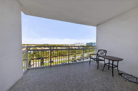 4400 Hillcrest Drive #704, Hollywood FL - photo 17 of 23