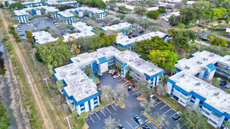 1 bedroom Condominium at 3150 Holiday Springs Boulevard #311, Holiday Springs Village, Margate — photo 4