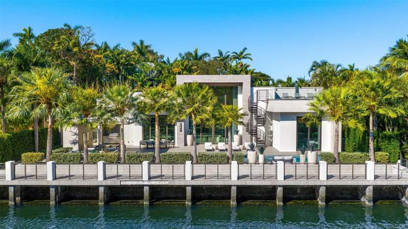 4 bedroom Single Family Residence at 816 Riviera Isle Drive, Riviera, Fort Lauderdale — photo 2