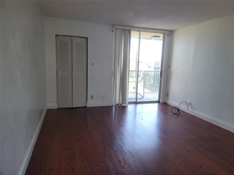 3121 NW 47th Terrace #403, Lauderdale Lakes FL - photo 12 of 17