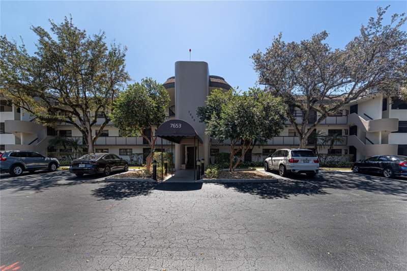 2 bedroom Condominium at 7653 NW 79th Avenue #114, Bpnaire at Woodmont, Tamarac — photo 5