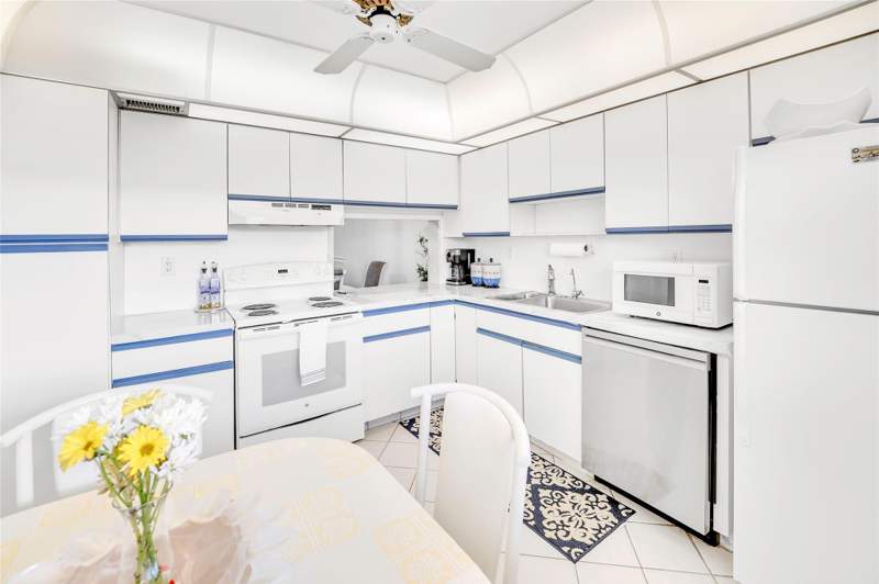 2 bedroom Condominium at 4975 E Sabal Palm Boulevard #408, Lakes of Carriage Hills, Tamarac — photo 5