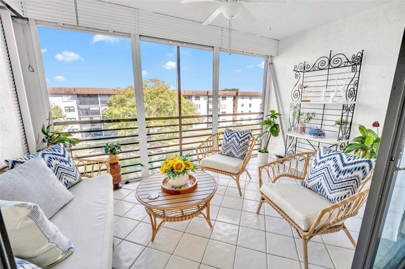 2 bedroom Condominium at 4975 E Sabal Palm Boulevard #408, Lakes of Carriage Hills, Tamarac — photo 2
