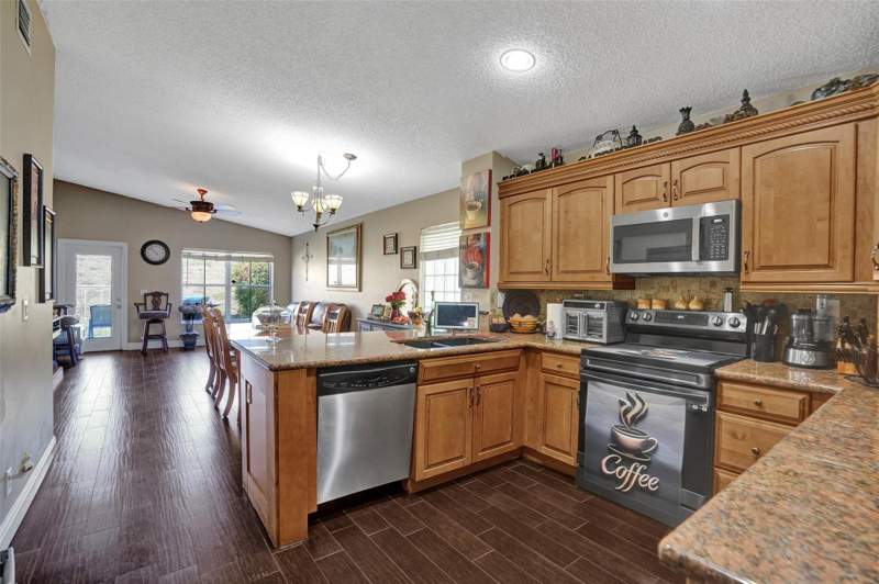 3 bedroom Single Family Residence at 5534 NW 125th Terrace, Wyndham Lakes North 158-2, Coral Springs — photo 4