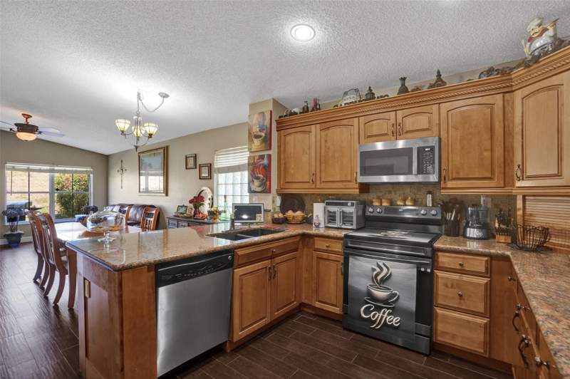3 bedroom Single Family Residence at 5534 NW 125th Terrace, Wyndham Lakes North 158-2, Coral Springs — photo 5