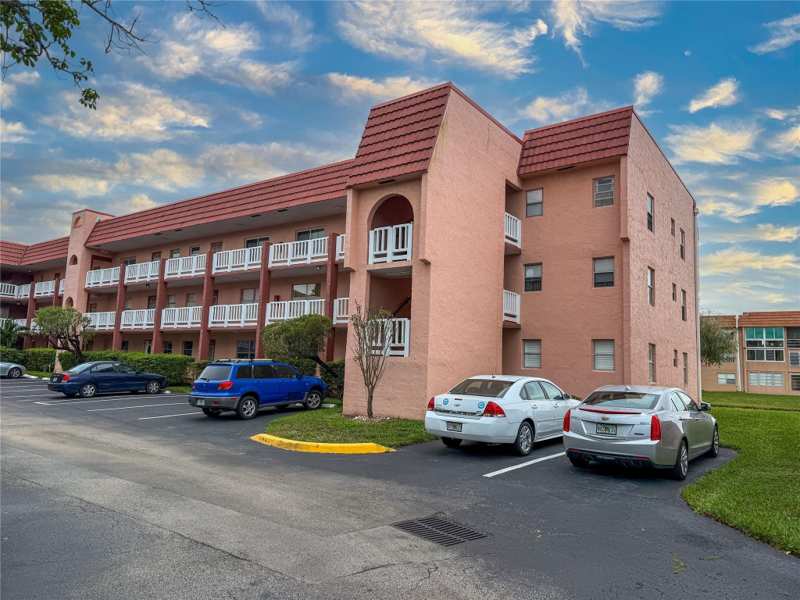 2 bedroom Condominium at 9460 Sunrise Lake Boulevard #212, Sunrise Lakes, Sunrise — photo 1