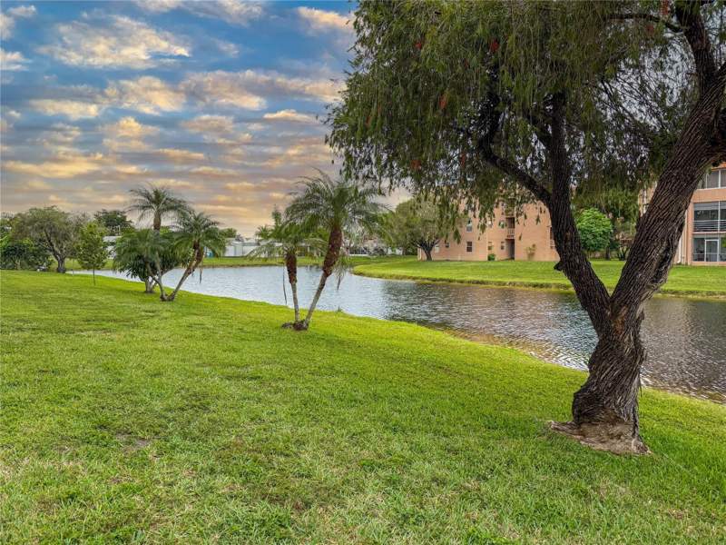 2 bedroom Condominium at 9460 Sunrise Lake Boulevard #212, Sunrise Lakes, Sunrise — photo 5
