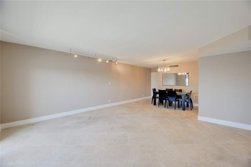 2 bedroom Condominium at 1 Las Olas Circle #605, Venetian Condominium, Fort Lauderdale — photo 4