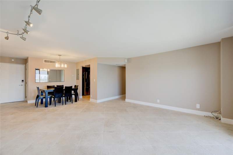 2 bedroom Condominium at 1 Las Olas Circle #605, Venetian Condominium, Fort Lauderdale — photo 5