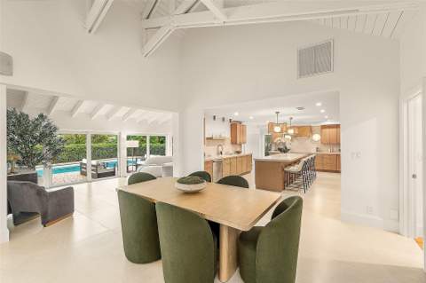4877 Pineview Circle, Delray Beach FL - photo 7 of 45