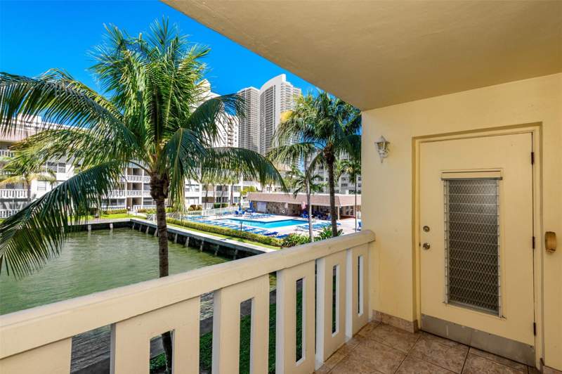 1 bedroom Condominium at 1891 S Ocean Drive #207, islands of jamaica, Hallandale Beach — photo 2