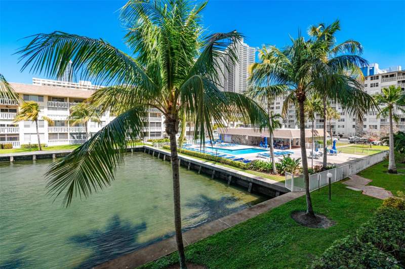 1 bedroom Condominium at 1891 S Ocean Drive #207, islands of jamaica, Hallandale Beach — photo 3