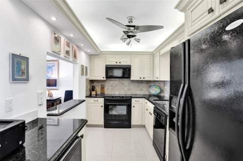 303 N Riverside Drive #Ph3, Pompano Beach FL - photo 10 of 32