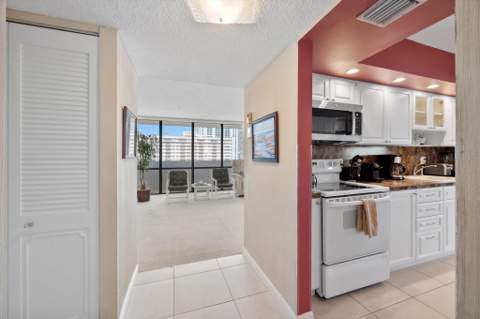 2017 S Ocean Drive #Ph1, Hallandale Beach FL - photo 11 of 45