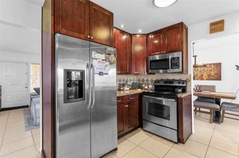 5607 NW 49th Avenue, Tamarac FL - photo 10 of 30