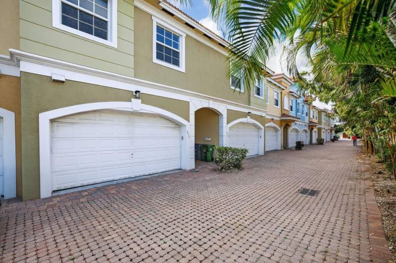 3 bedroom Townhouse at 3024 NE 5th Terrace #10, Villa Escondida, Wilton Manors — photo 2