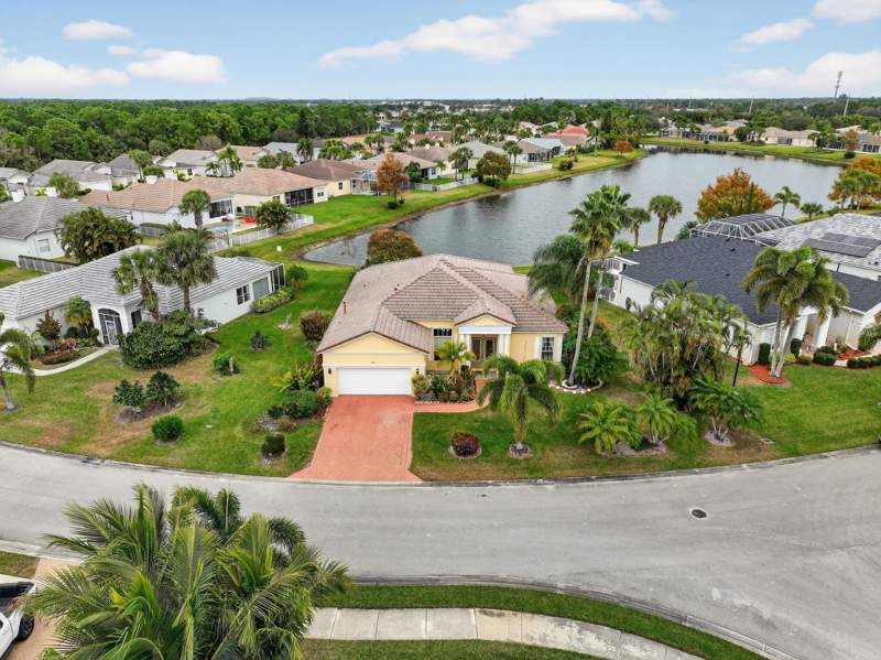 3 bedroom Single Family Residence at 544 SW Lake Manatee Way, Lakeforest At St Lucie West, Port St. Lucie — photo 3
