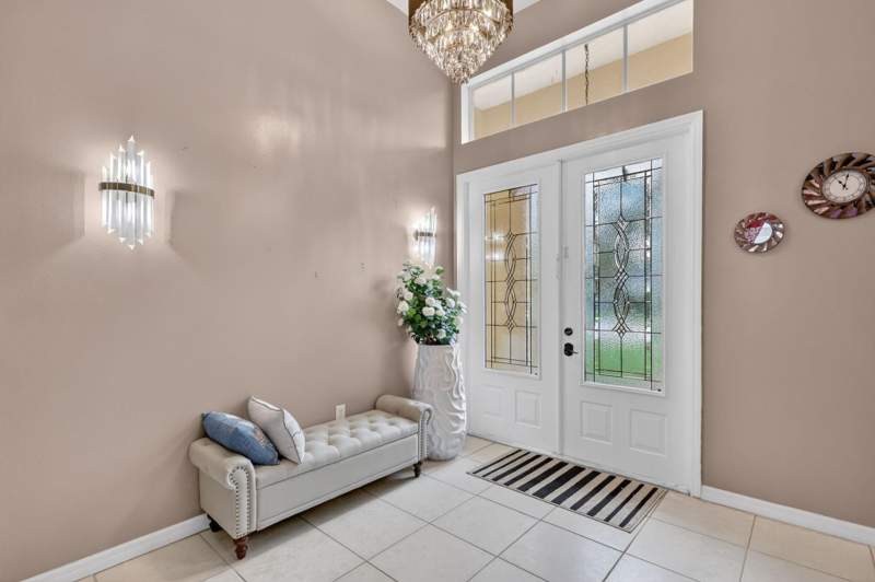 3 bedroom Single Family Residence at 544 SW Lake Manatee Way, Lakeforest At St Lucie West, Port St. Lucie — photo 4