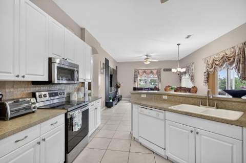 544 SW Lake Manatee Way, Port St. Lucie FL - photo 14 of 40