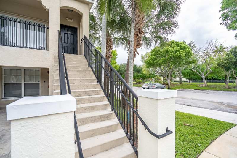 1 bedroom Condominium at 5800 W Sample Road #308, Poinciana, Coral Springs — photo 1
